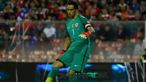 Claudio Bravo no juega por la selección desde octubre del 2017