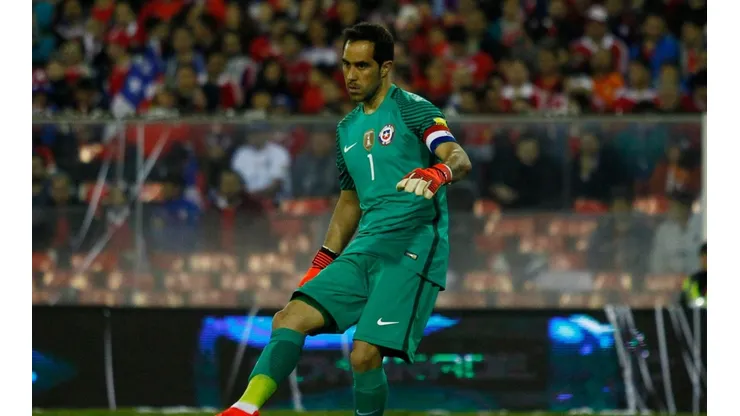 Claudio Bravo no juega por la selección desde octubre del 2017
