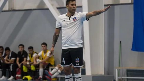 Julio Canela disputando un partido con el equipo de fútbol sala