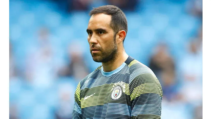 Claudio Bravo quedaría fuera de la Copa América y Brayan Cortés iría.