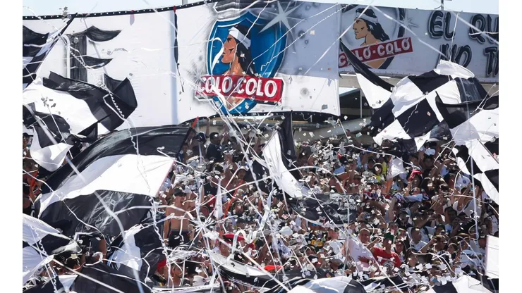 Hinchada de Colo Colo en el Monumental