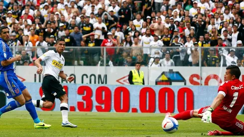 Felipe Flores anotando el 3 a 2 definitivo sobre la U