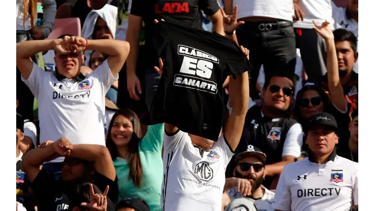 Hinchas albos en el Nacional