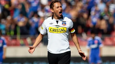 Luis Mena enfrentando a la U en el Estadio Nacional