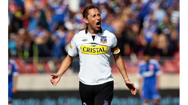 Luis Mena enfrentando a la U en el Estadio Nacional