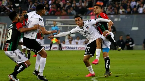 Colo Colo ante Palestino en el Monumental.