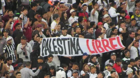 La hinchada solidarizó con la causa Palestina Libre