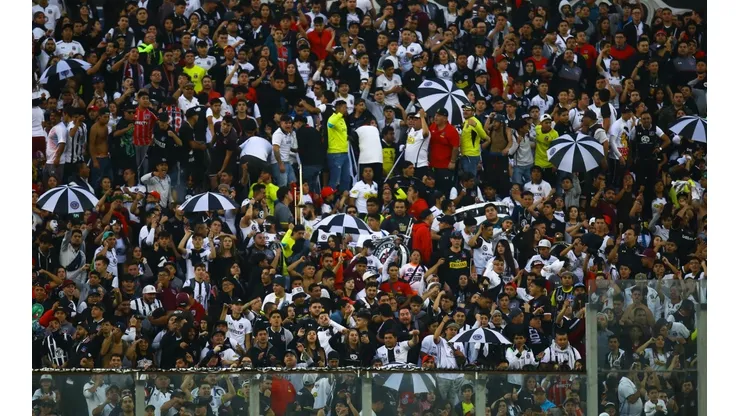 La gente de Colo Colo en el partido ante Palestino.