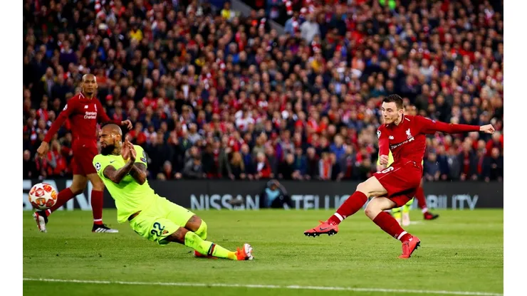 Arturo Vidal no pudo hacer nada ante Liverpool.