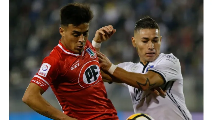 Brian Fernández jugando para La Calera ante Colo Colo