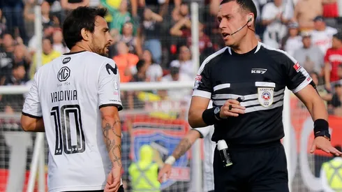 Mario Salas: "Valdivia recibe amarilla, pero los que le hacen faltas no"