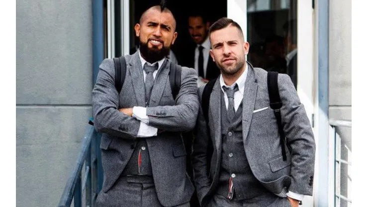 Vidal y el Barcelona ya estan en Liverpool para buscar su paso a la final