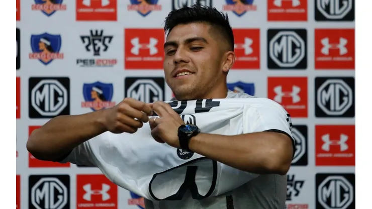 Pinares cuando fue presentado en Colo Colo. Hoy está en la UC.