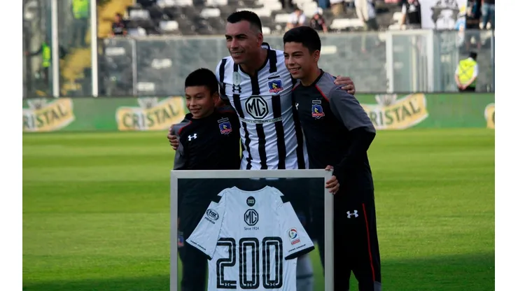 Paredes con Esteban Jr. y Vicente, el más pequeño y el que le dedicó palabras.