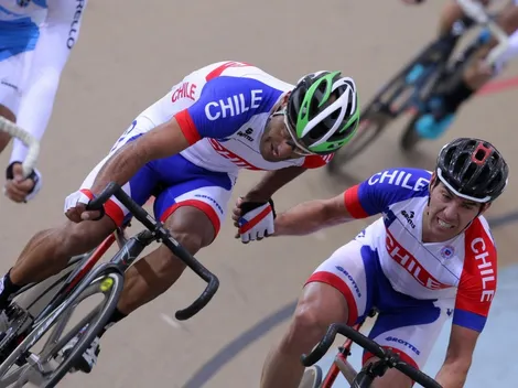 ¡Ciclista chileno usa la insignia de Colo Colo en sus calcetines!