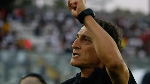 Mario Salas levanta la mirada hacia el futuro.