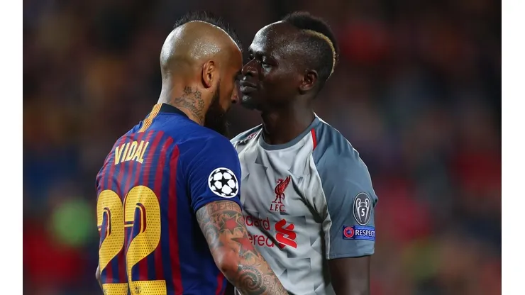Vidal con Mané en uno de los grandes duelos en los que triunfó.