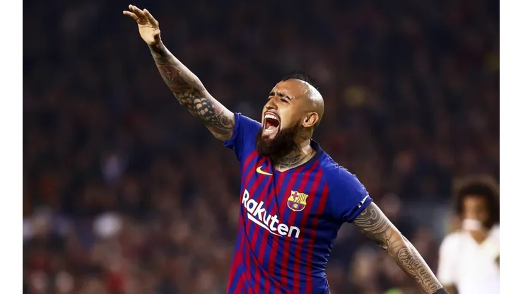 Arturo Vidal estaría en el banco de suplentes hoy ante el Liverpool
