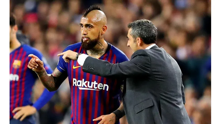 Valverde le da instrucciones a un Vidal que le respondió con todo.