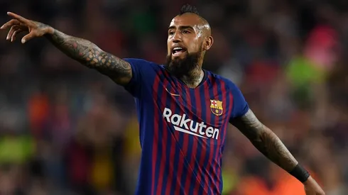 Arturo Vidal toma camiseta en la Champions.