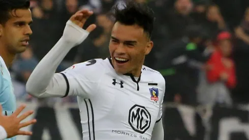 Gabi Suazo sonriendo con la camiseta que ama, como esperamos verlo pronto.