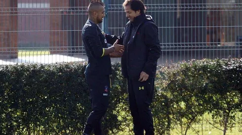Arturo Vidal con Hugo González en el Monumental.