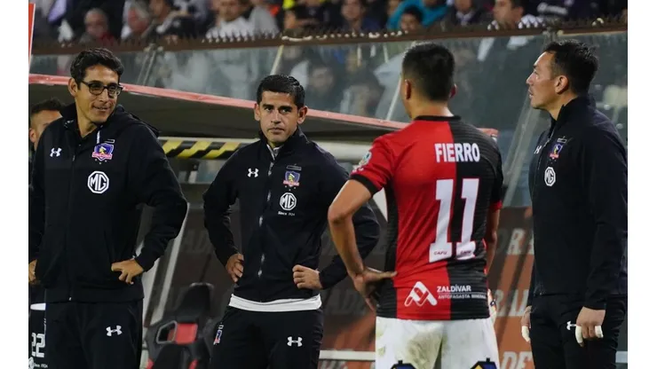 Fierro y Barroso conversaron en un lateral demorado