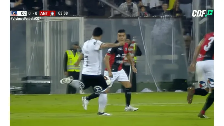 Esteban Paredes estuvo cerca de anotar un golazo