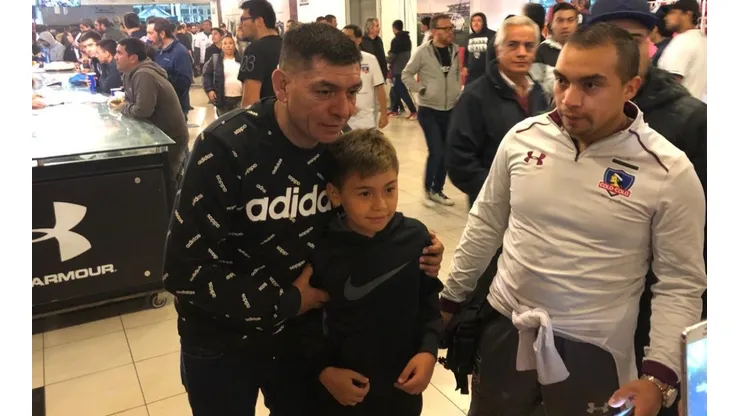 Francisco Huaquipán compartió con los hinchas en sector oceano