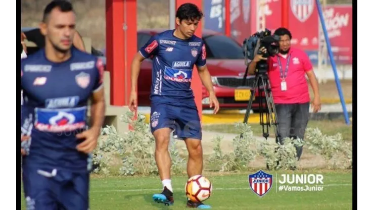 Atención Colo Colo: Avisan que Matías Fernández podría salir del Junior pronto