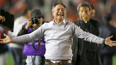 Ariel Holan celebra con Independiente.