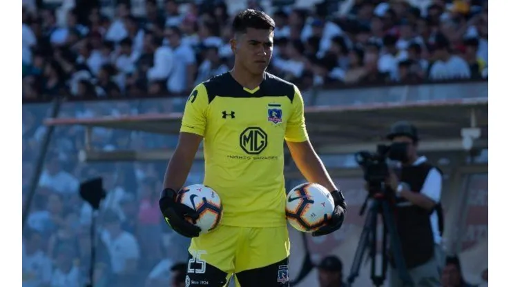 Julio Fierro quiere seguir en Colo Colo aprendiendo de Cortés, Orión y Melo