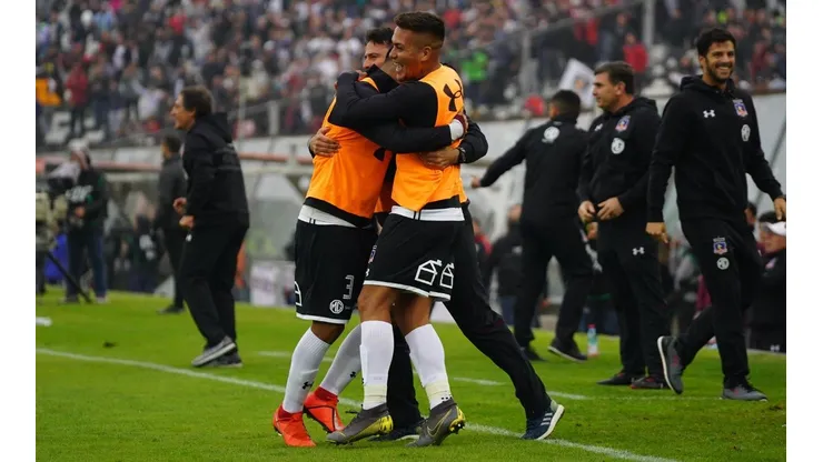 Los jugadores que estaban en la banca se abrazaron