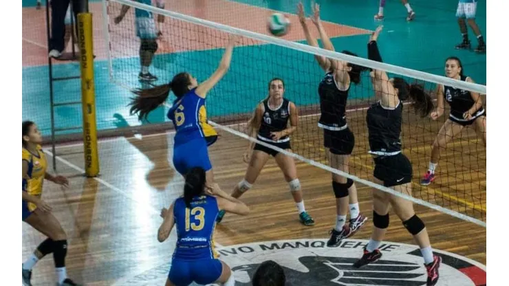 Colo Colo enfrentando a Boston College