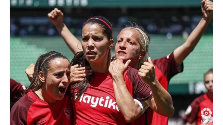 Ex capitana de Colo Colo, Karen Araya, le dio vida al Sevilla en el derbi