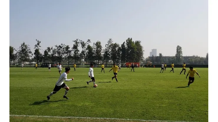 Las categorías juveniles de Colo Colo volvieron a los abrazos