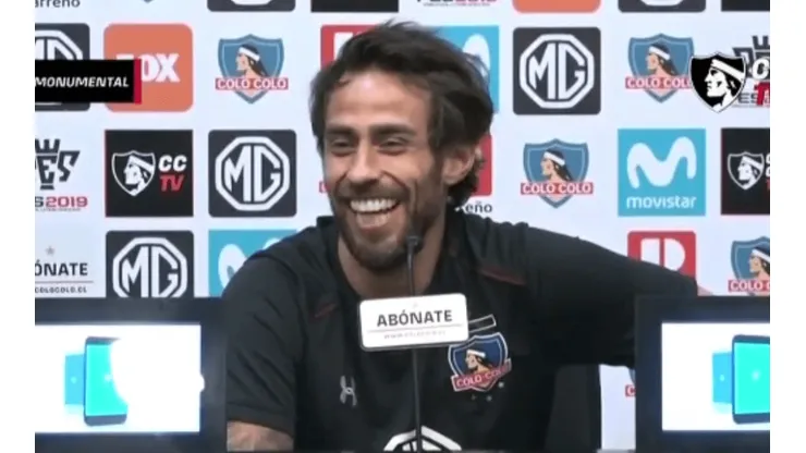 El Mago reacciona ante una pregunta con una sonrisa.