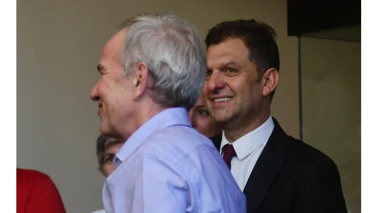Ruiz-Tagle busca inhabilitar a Mosa para que sea presidente de ByN