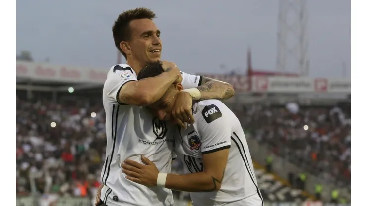 Mouche celebra con Opazo uno de sus goles en Colo Colo.