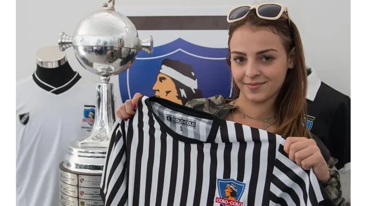 Gabriella Frojuello, nieta de Roberto, en el CSD Colo Colo.