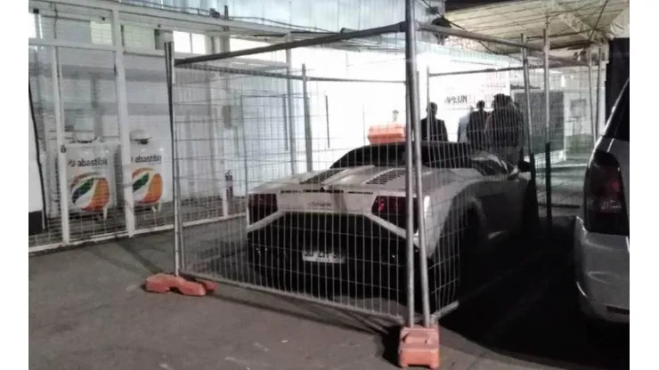 Paredes dejó su auto en el estadio y tuvieron que tomar medidas de precaución