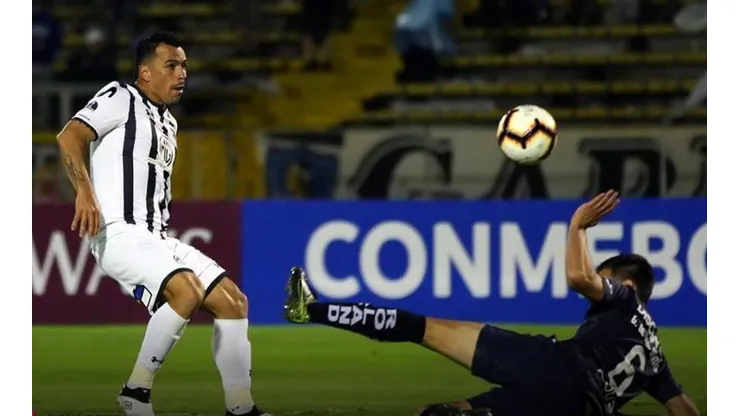 "Conexión entre históricos": así destacó la Conmebol el gol de Colo Colo