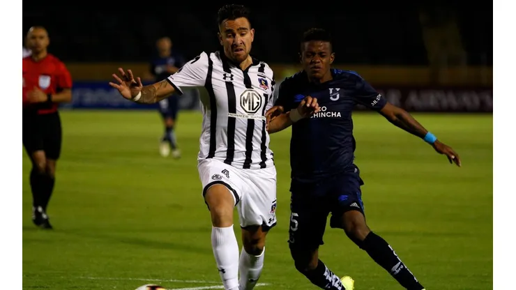 Matías Zaldivia marca en la Copa Sudamericana.