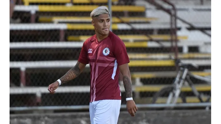 Juan Carlos Gaete anotó el primero de Santa Cruz ante Magallanes