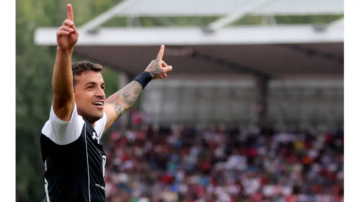 Gabriel Costa celebra con Colo Colo.