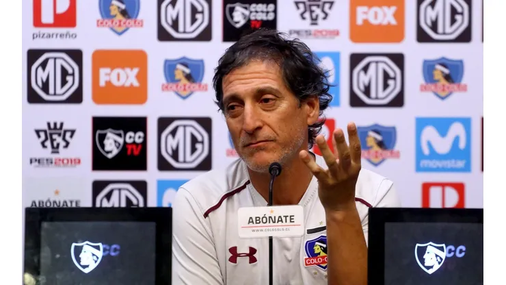 Mario Salas en conferencia.