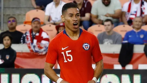 Opazo festeja su primer gol con la Roja.