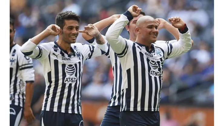 Humberto Suazo anotó dos goles en México y se llevó todos los aplausos