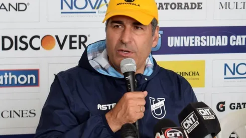 Santiago Escobar, DT de la UC de Ecuador.