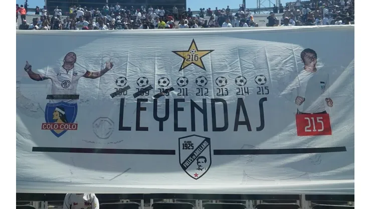 El lienzo contador de goles para Esteban Paredes